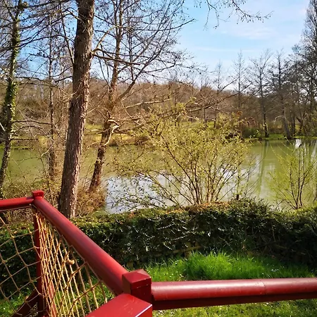 Accueillant Avec Vue Sur Le * Estang